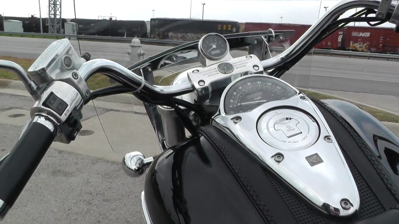 000052 - 2002 Honda VTX1800 R   Retro - Used motorcycles for sale
