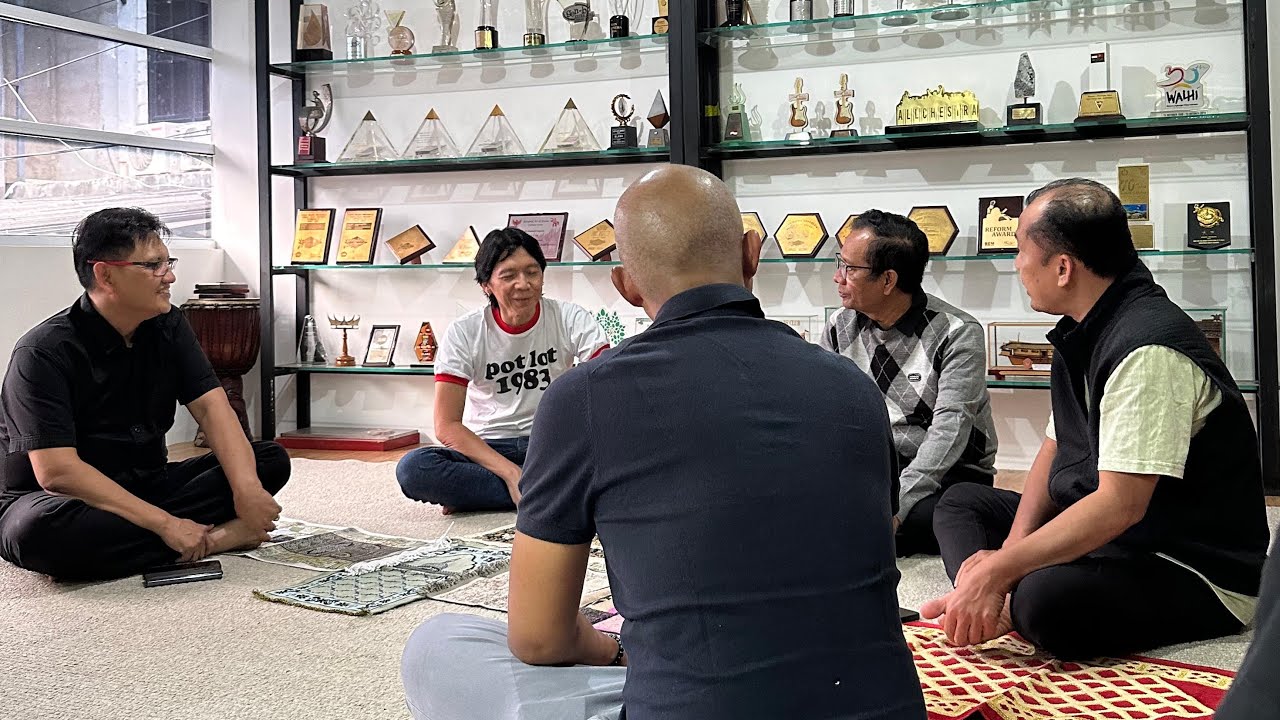 Mafhud MD sambangi Potlot, ada apa yah?