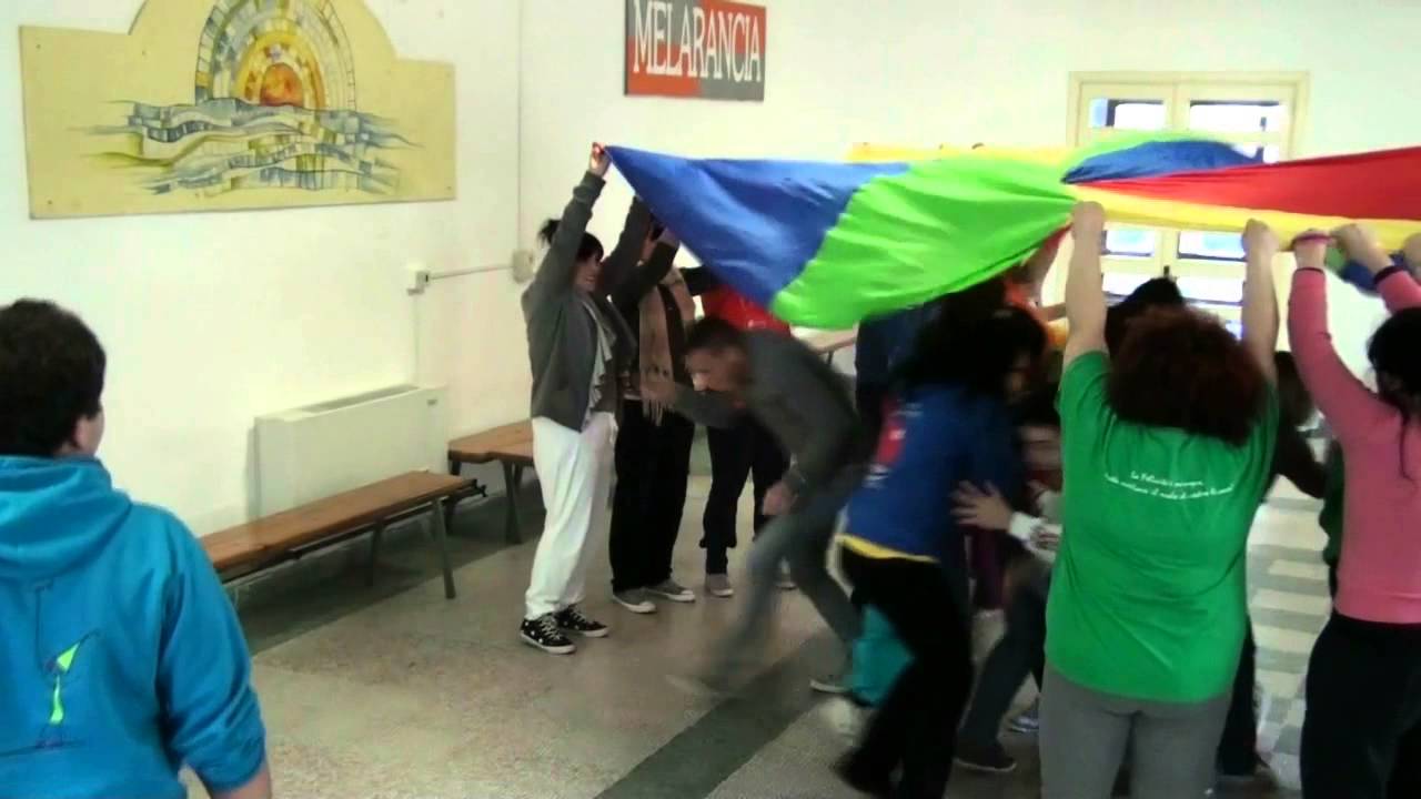 Il Paracadute - Fantastici Giochi di Gruppo (Video numero 2)