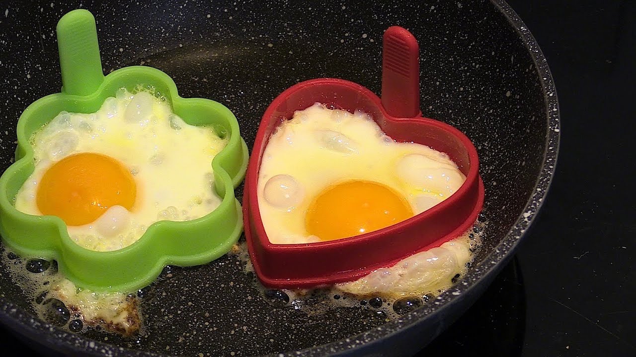 Spiegeleier als Herz und Blume und Eier-Förmchen Oster-Ideen einfachKochen