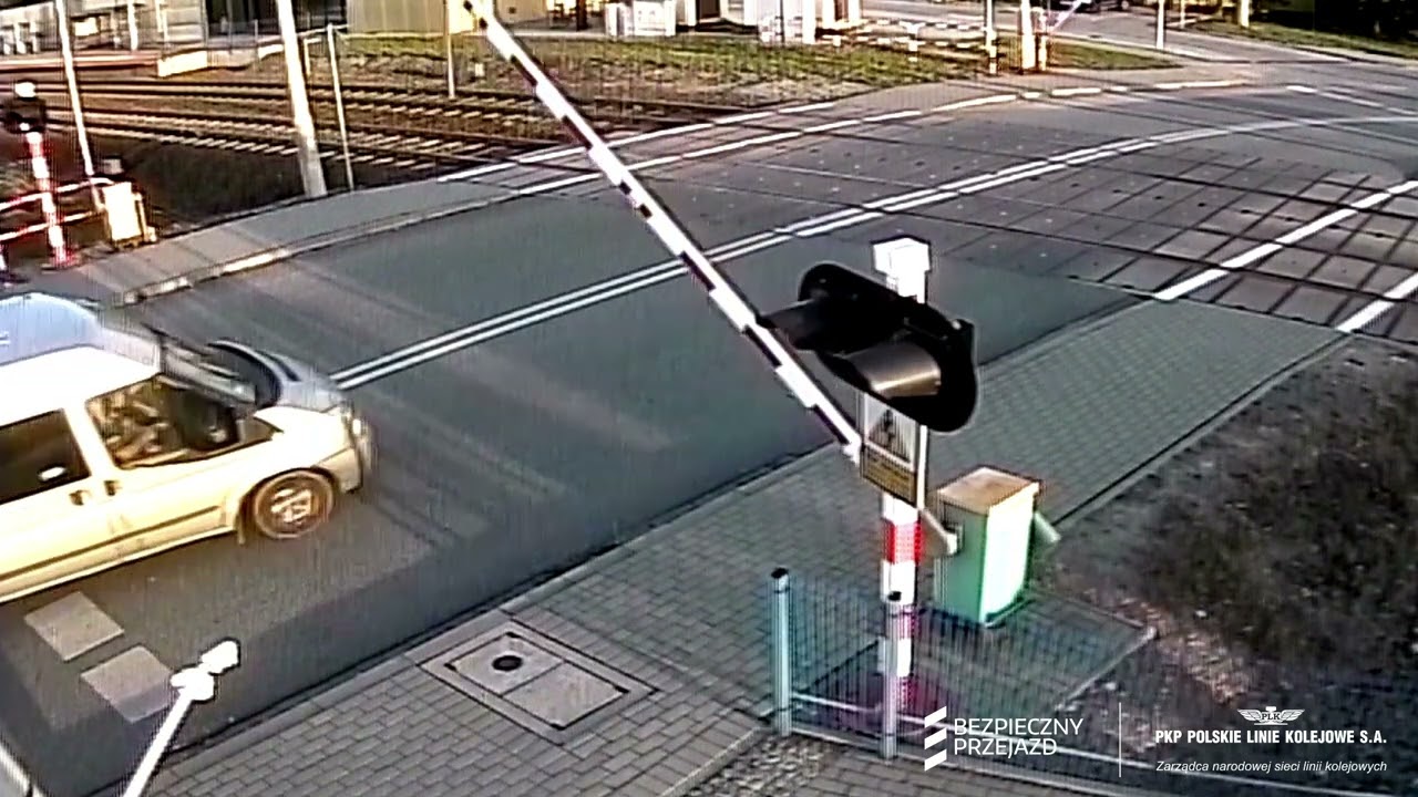 Sterkowiec: Niebezpieczne zdarzenie na przejeździe kolejowo-drogowym