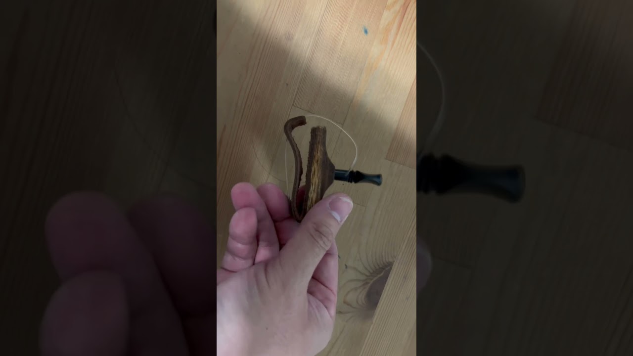 How to use a cejilla, traditional capo for classical guitars
