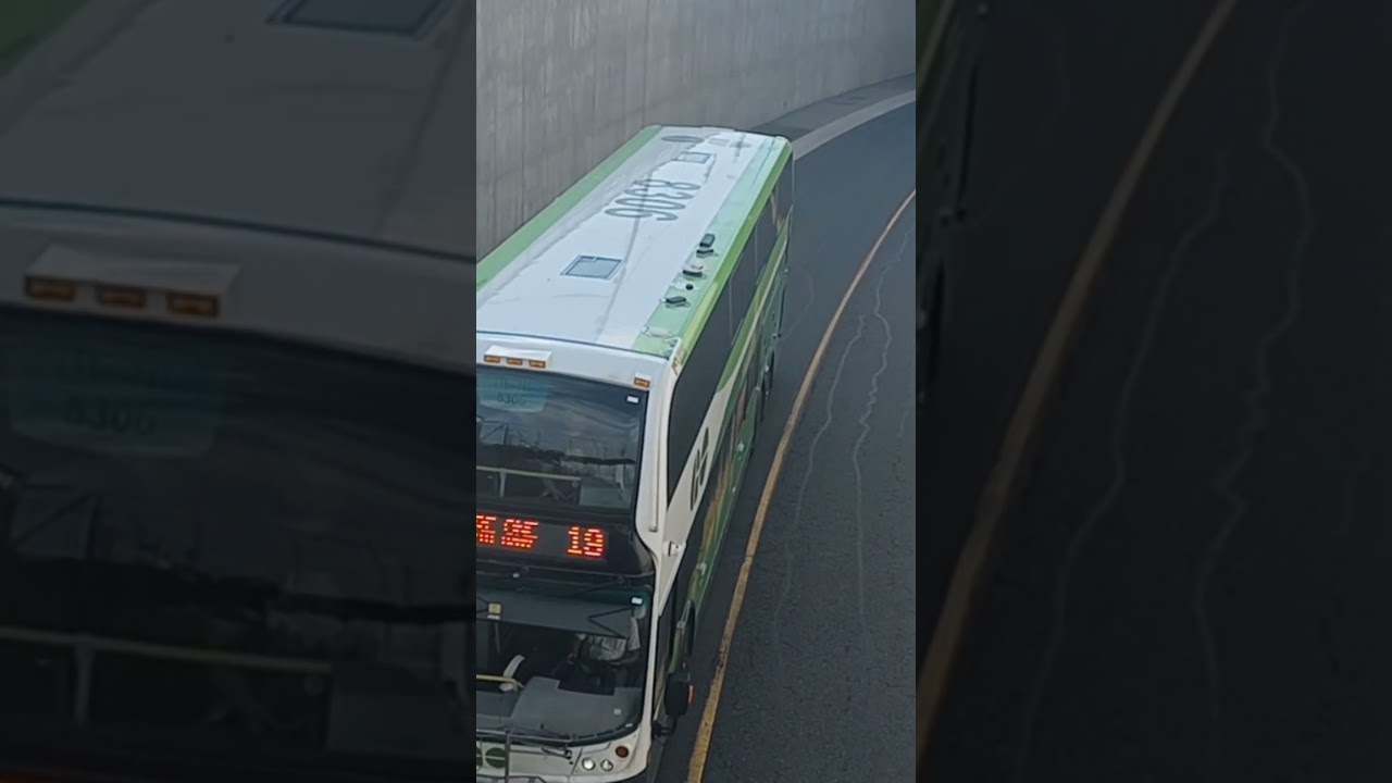 Go Bus exiting the transitway 