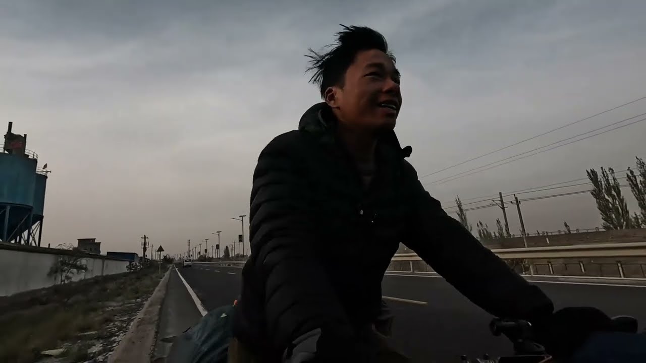 广东小伙冬季骑行甘肃 当地好心阿姨知道后过来送我很多东西! #创作灵感 #宣传正能量 #记录生活 #新农人