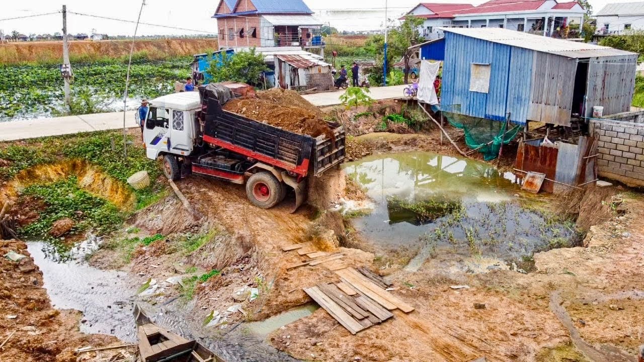 New month New Project!! Truck 5Ton &Bulldozer D2P pushing soil to remove pond To create a warehouse.