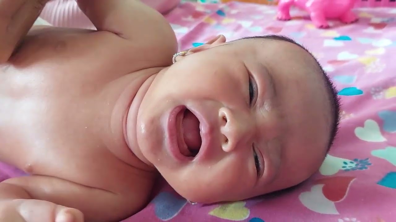 Cantika Shafiratul Jannah di pijet pertama kali umur 1bulan 10 hari senin 10-09-2024