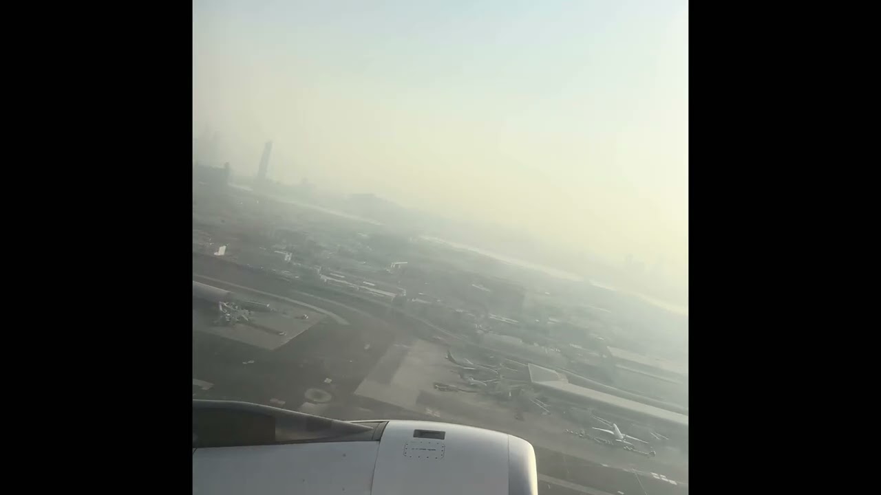 Dubai to Riyadh cloudy landing