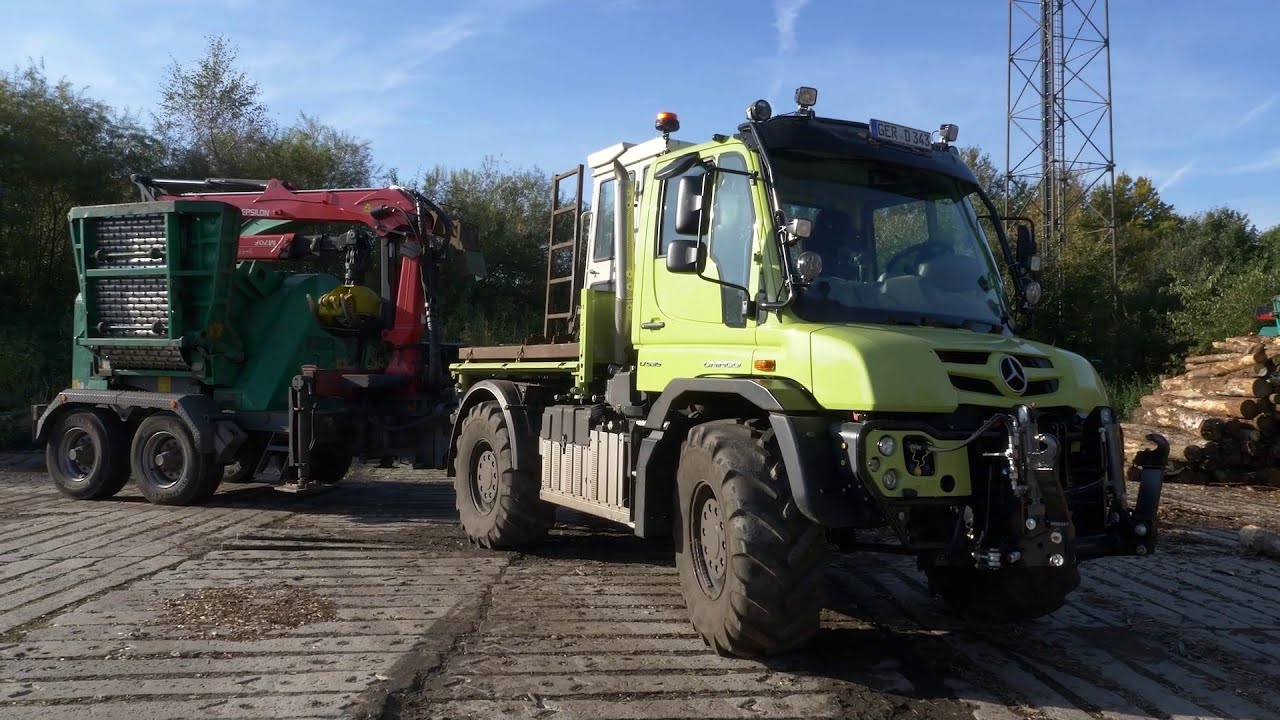 Der Unimog U 535 zeigt seine Power in der Forstwirtschaft