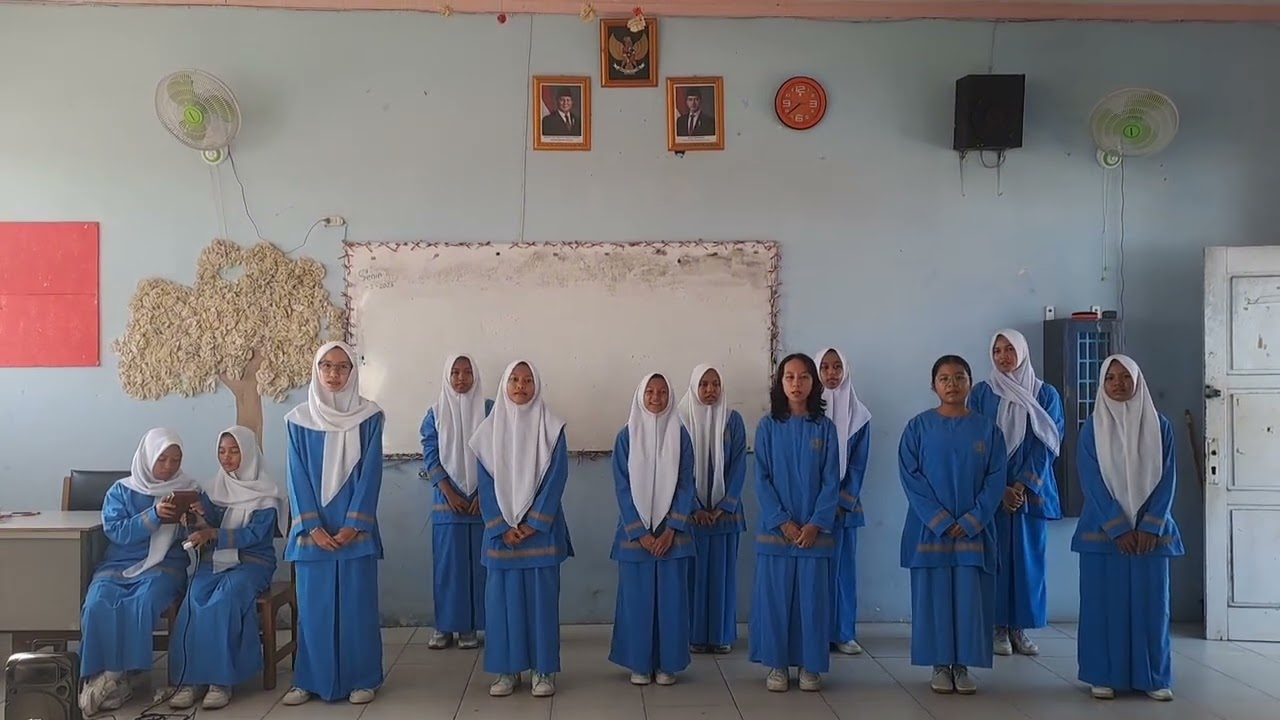 🎶✨ TUGAS MUSIKALISASI PUISI ✨🎶 “Pelukan Emas yang Lebih Berharga dari Emas”. Fase E8