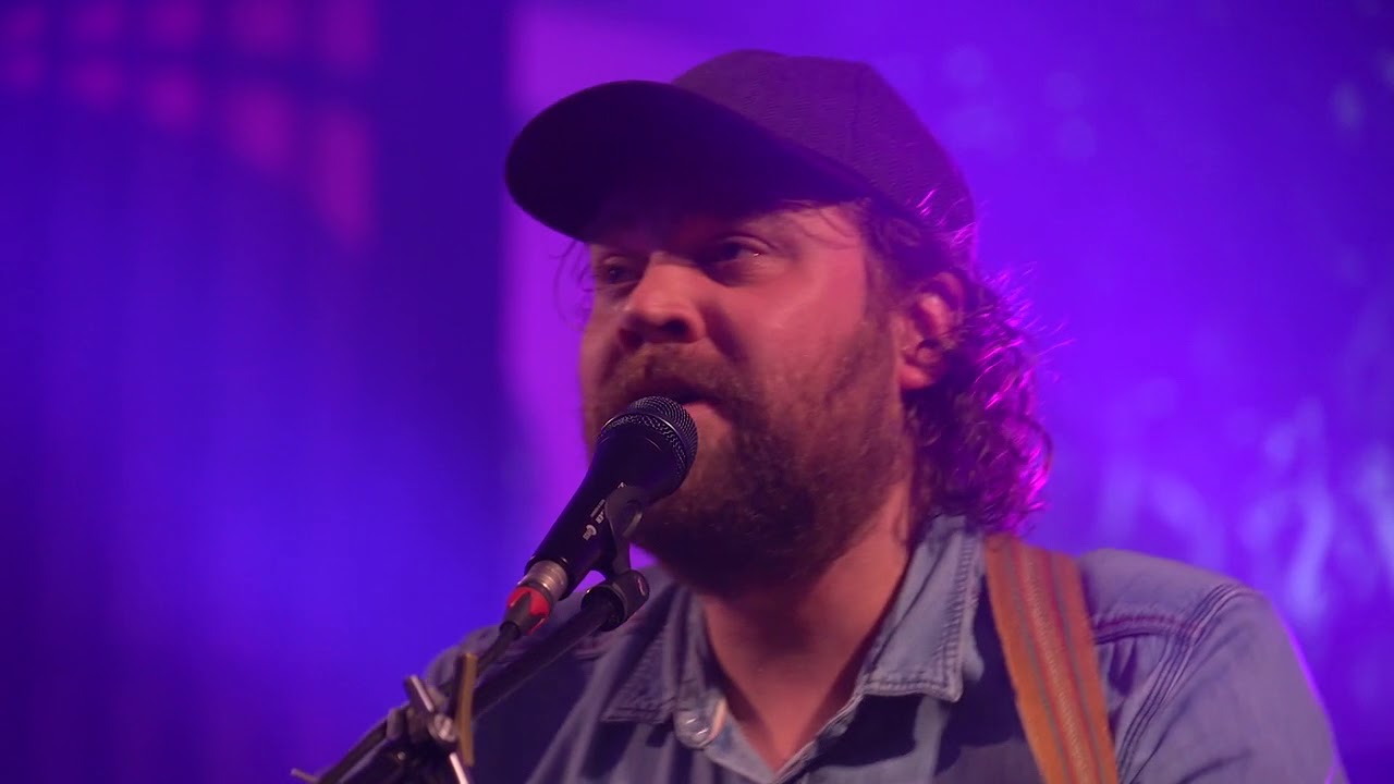 Scott Hutchison (Frightened Rabbit) covers Tom Petty American Girl