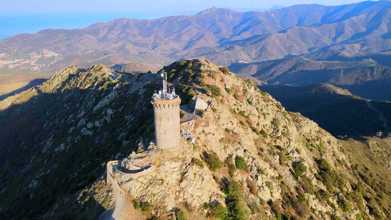 Les hauteurs de Collioure - Massif des Alb&egrave;res, Pyr&eacute;n&eacute;es-Orientales, France