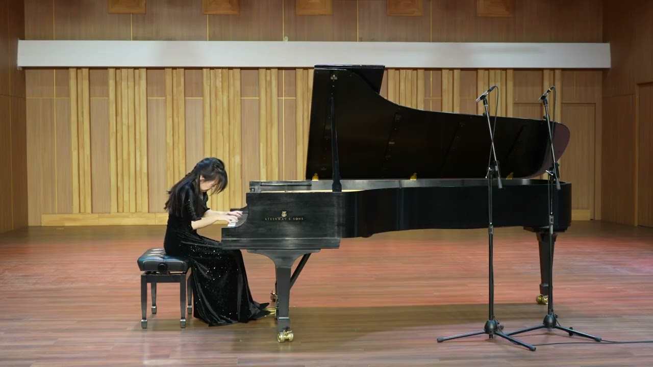 GUO XIAOLU- Beethoven Piano Sonata No.18 in E flat major Op.31 no.3-1st movement