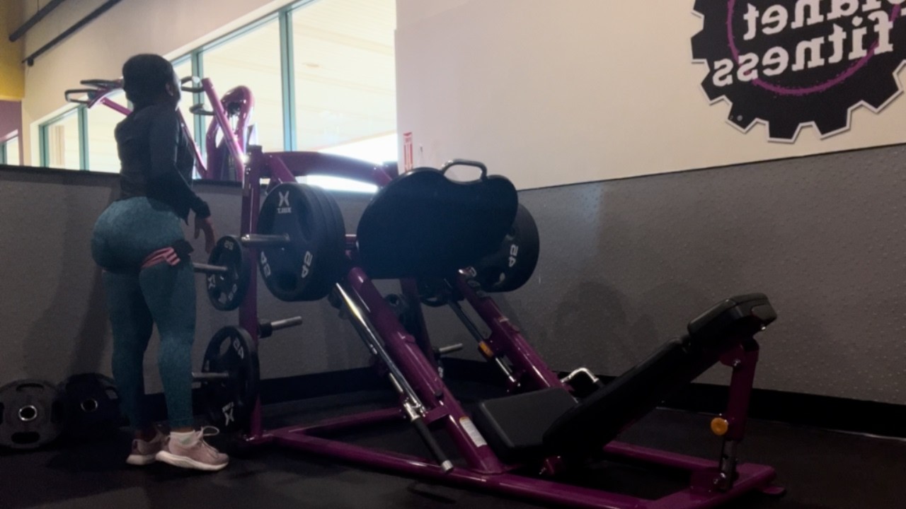 Build big juicy glutes and legs!!! Using all planet fitness equipment beginner friendly :) #fyp