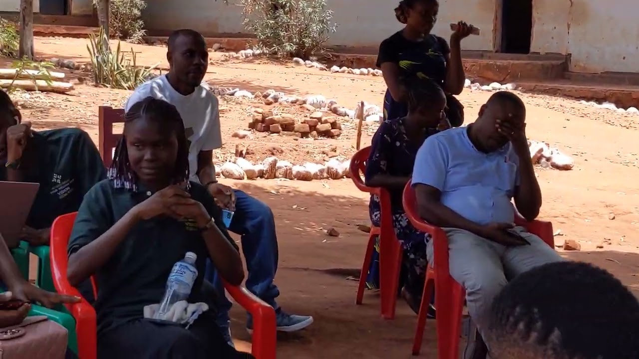 UONGOZ wa FIRST WISDOM FOUNDATION ukiwashukul walimu.#kigoma #holiday #americanholiday #school 