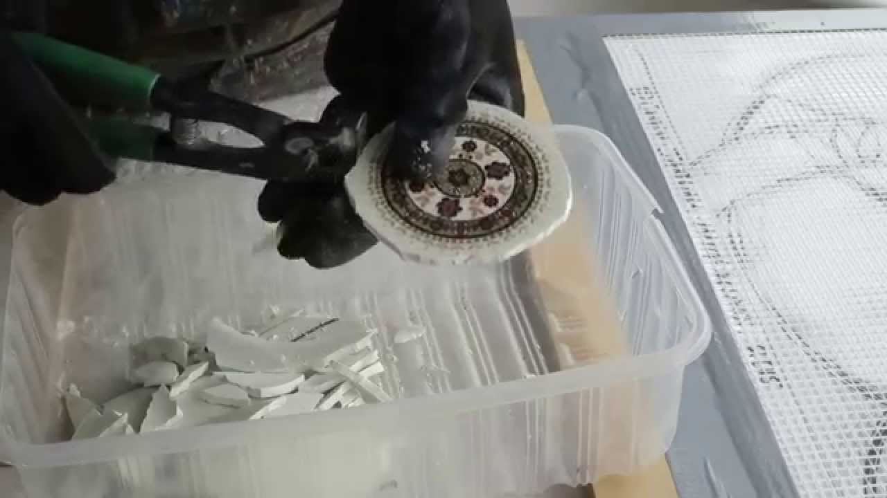Crockery Cutting for Mosaic Making 2015