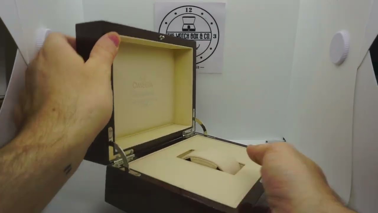 OMEGA - UNBOXING THE CONSTELLATION LIMITED EDITION 1952 WATCH BOX - TWBOX