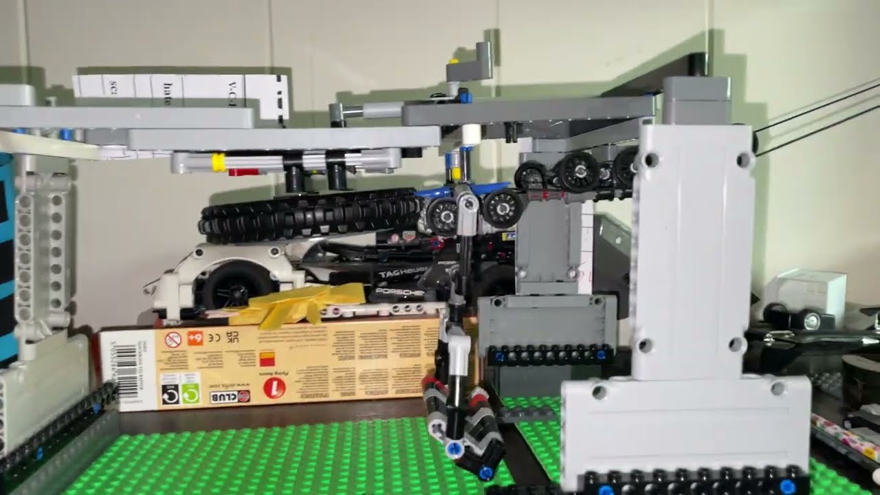 Lego fixed grip ski lift: new grip and layout!