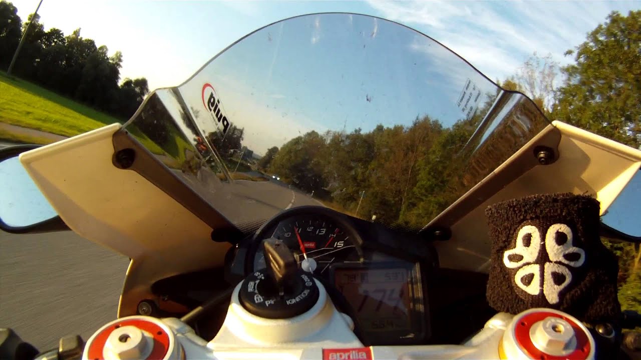 IDIOT^^ IS RIDING AN APRILIA RSV 4
