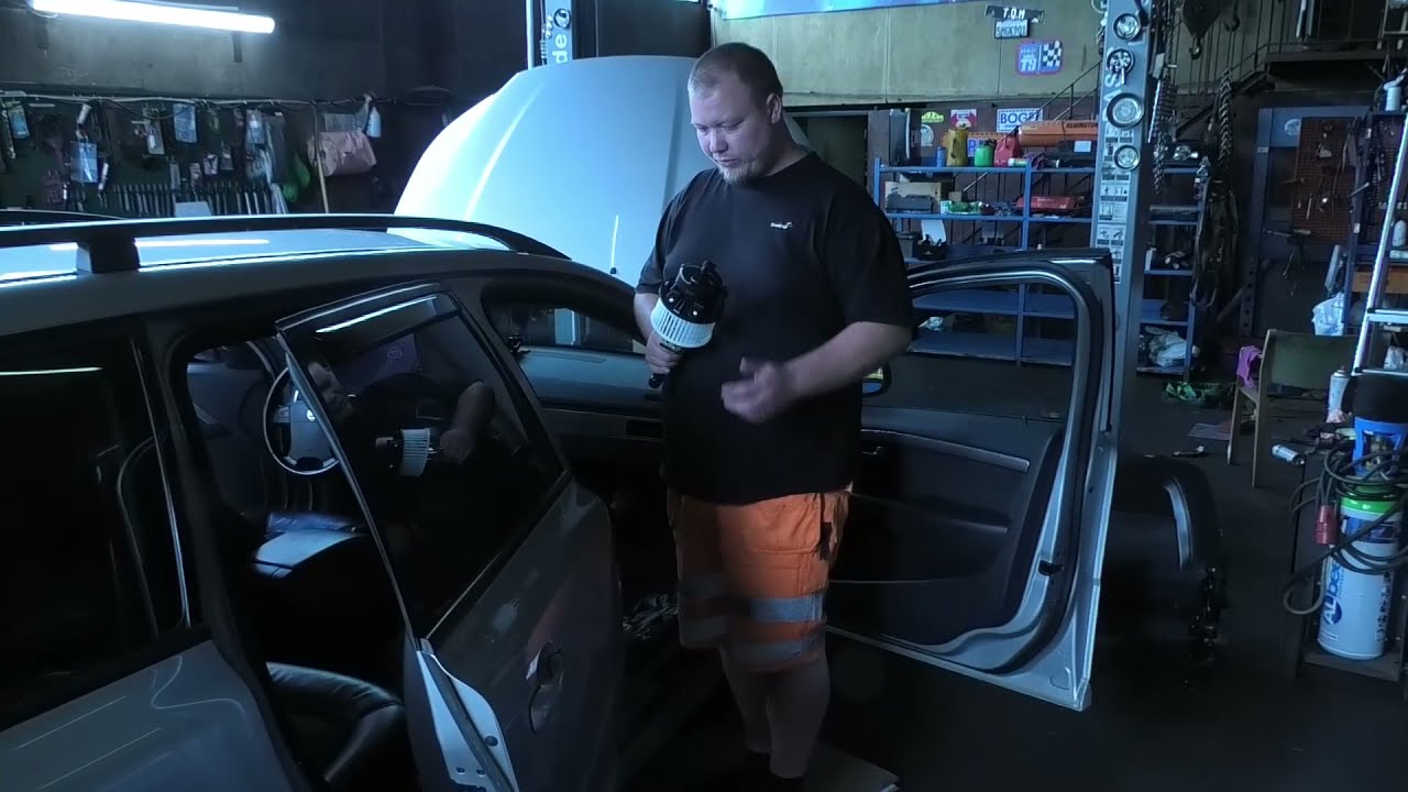 Byter kupéfläkt i Volvo v70 fas2