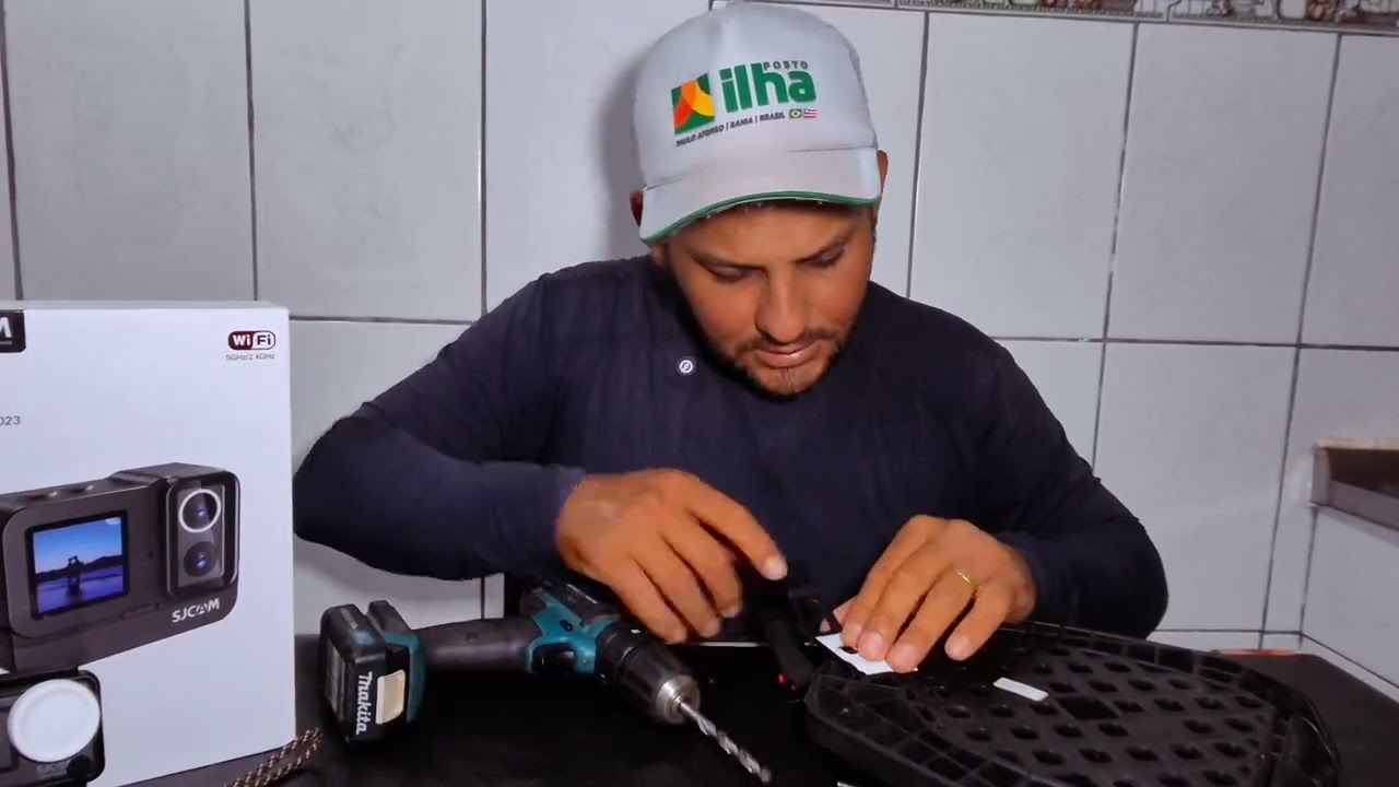 Veja como fixar o suporte da SJ20 em seu capacete