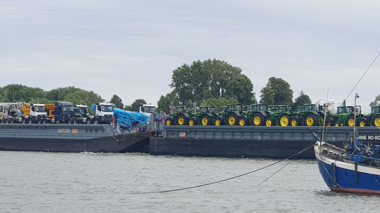 Autotransportschiff auf dem Rhein bei Rees flussabwärts 5.7.25