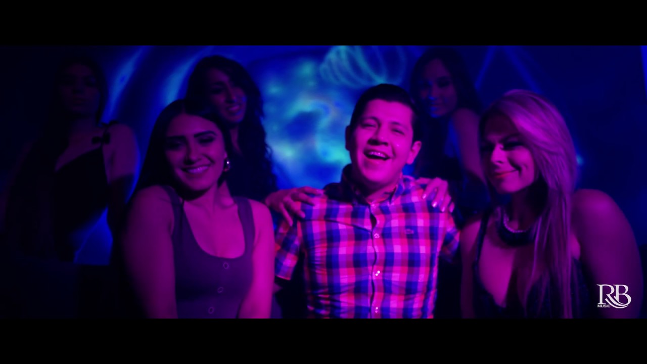 Los Nuevos Ilegales - Abriendo Las Botellas [Official Video]