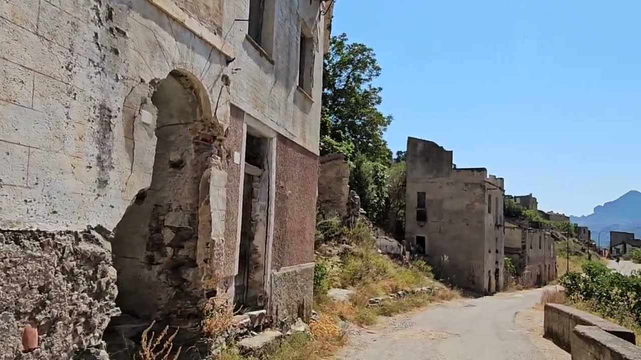 Lost Places Gairo Vecchio / Sardinien