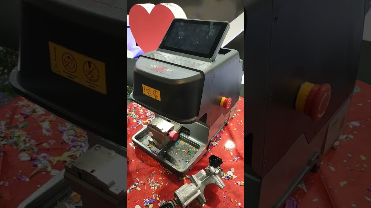 FULL AUTOMATIC KEY CUTTING MACHINE XTOOL