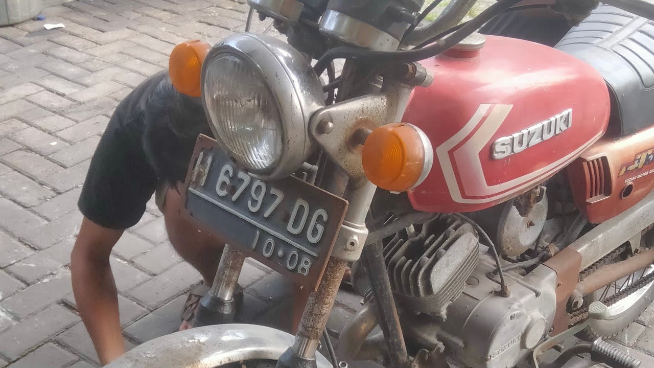 SUZUKI GT 100 RESTORATION - PART 1
