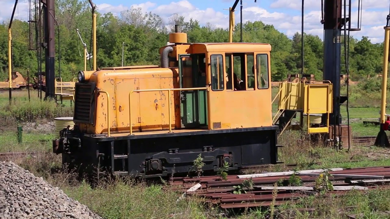 GE 25-ton diesel locomotive, Niagara Railway Museum, Fort Erie ON (2016-Sep-11)