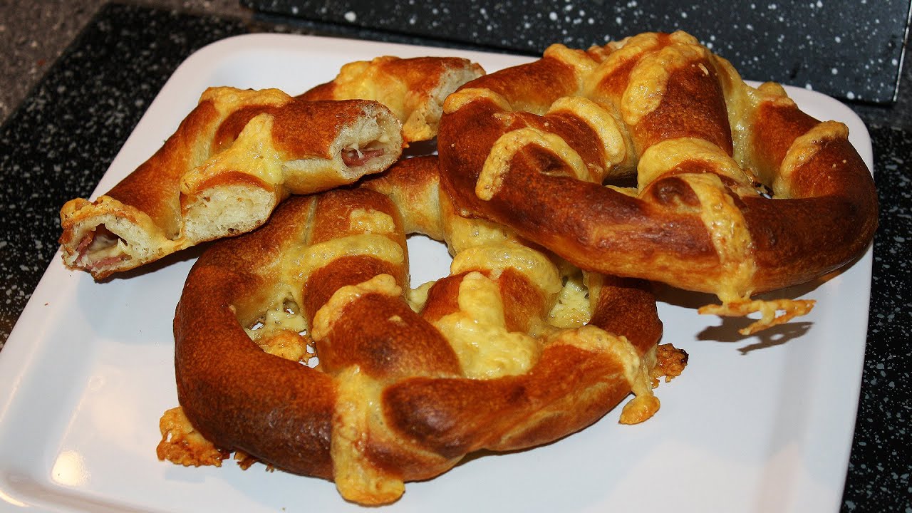 REZEPT: GEFÜLLTE PIZZA BREZEL - STUFFED PIZZA PRETZEL - schnell & einfach selber machen