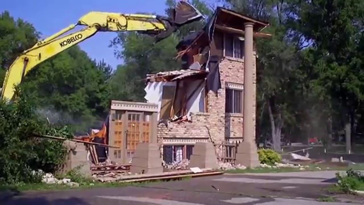 MACHINE DESTROYS EVERYTHING