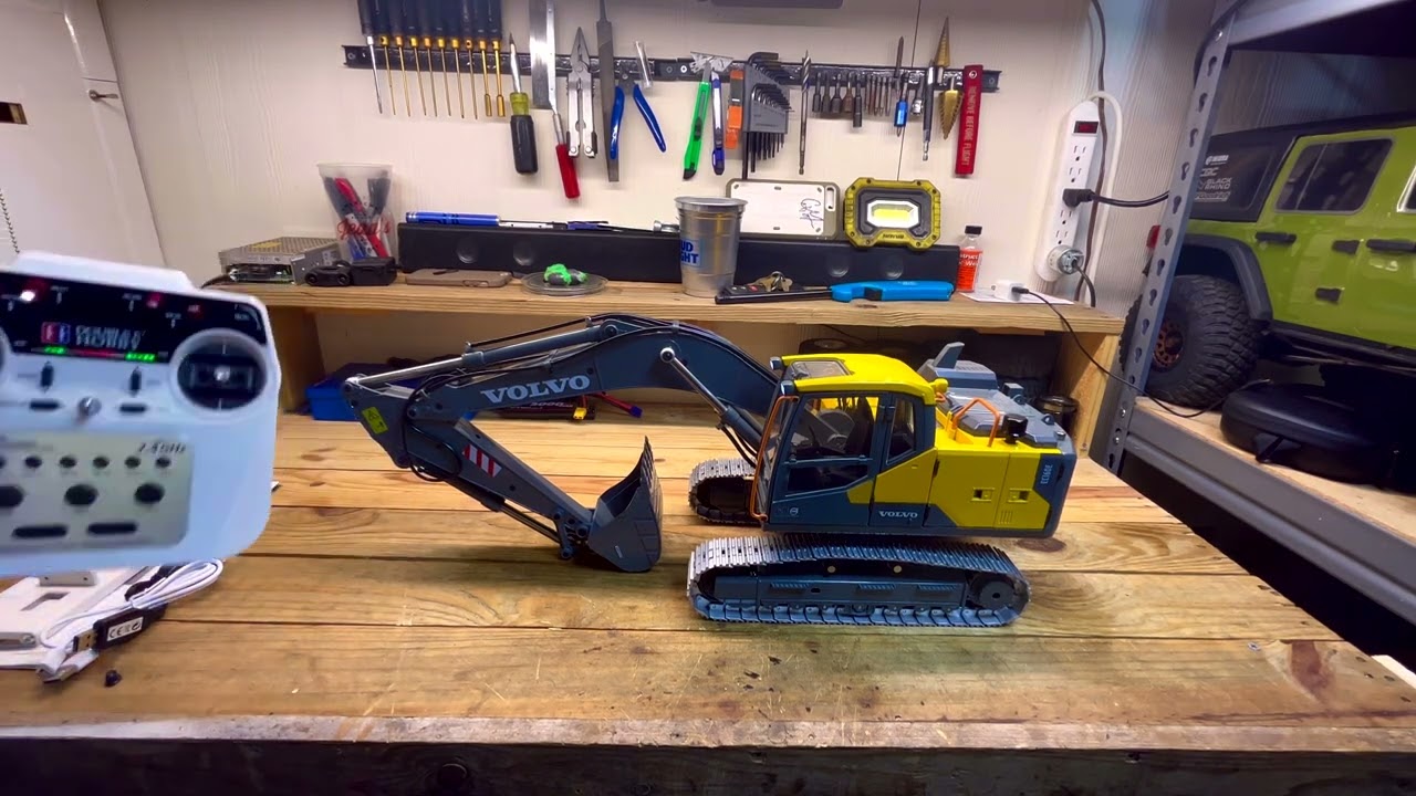 Double E RC Volvo EC160E
