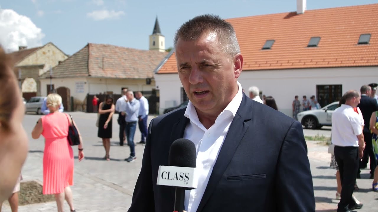 Átadták a felújított mádi főutcát
