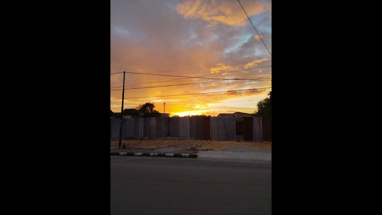 Album senja penulis renold laeno