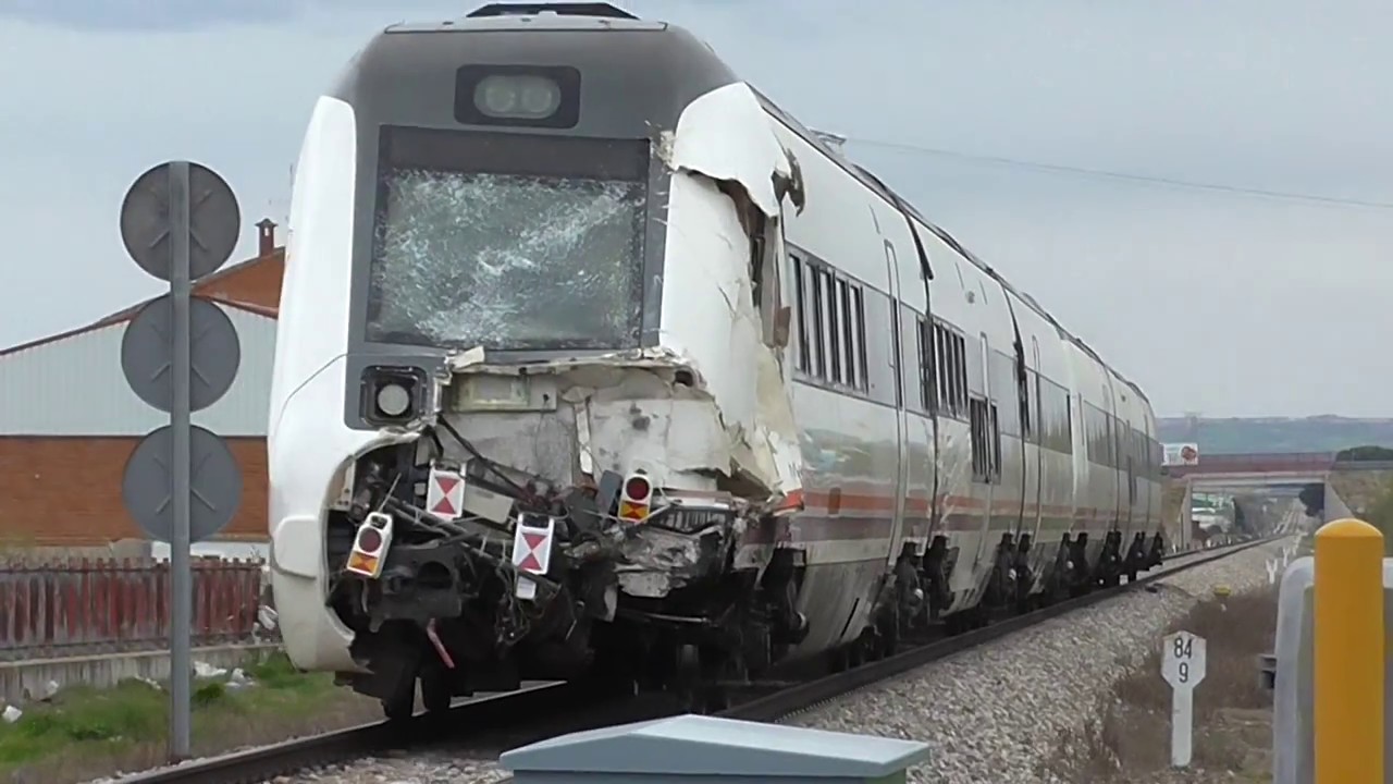 Renfe Media Distancia - 599.001 + 599.011 saliendo de Torrijos