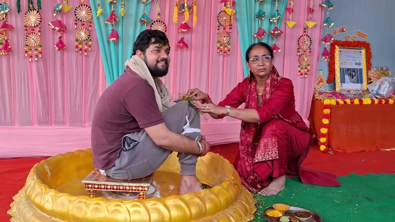 शादी-ब्याह मै गाये जाने वाले गीत  हेल्दी  की रस्म पहले मुसल से फिर झोल  फिर तेल और दही कलश कमेट मे 🙏