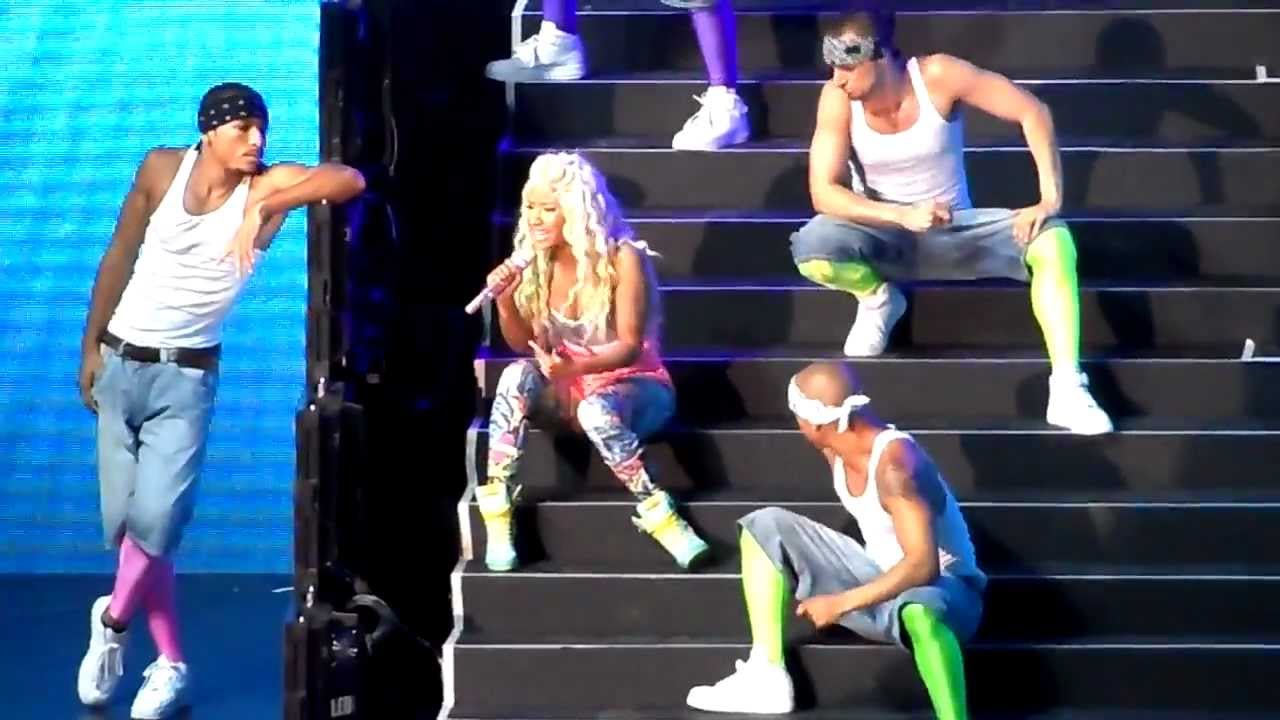 Right By My Side - Nicki Minaj LIVE in MANILA (Pink Friday Tour)