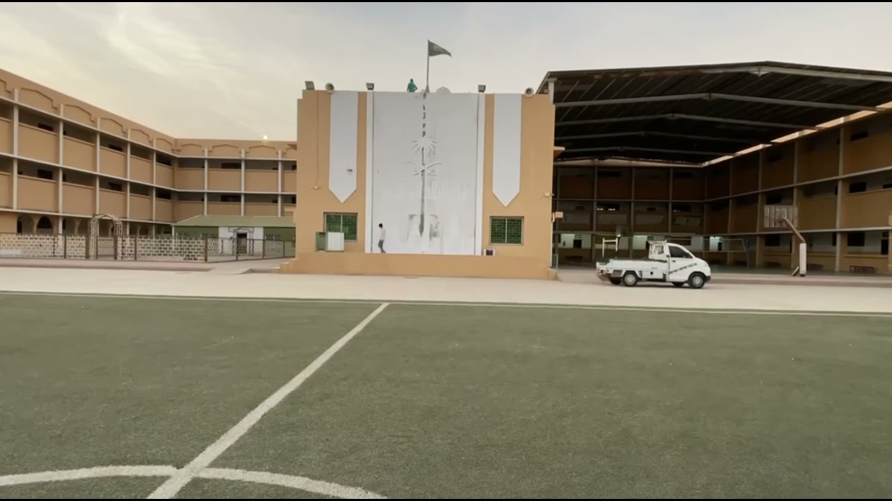 تجديد اللوحة الجدارية لثانوية جدة الرائدة تزامناً مع الاحتفاء باليوم الوطني ٩١