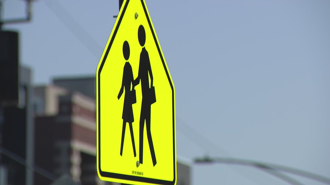 Safety concerns grow as Chicago Public Schools remove crossing guards at private schools - WGN News