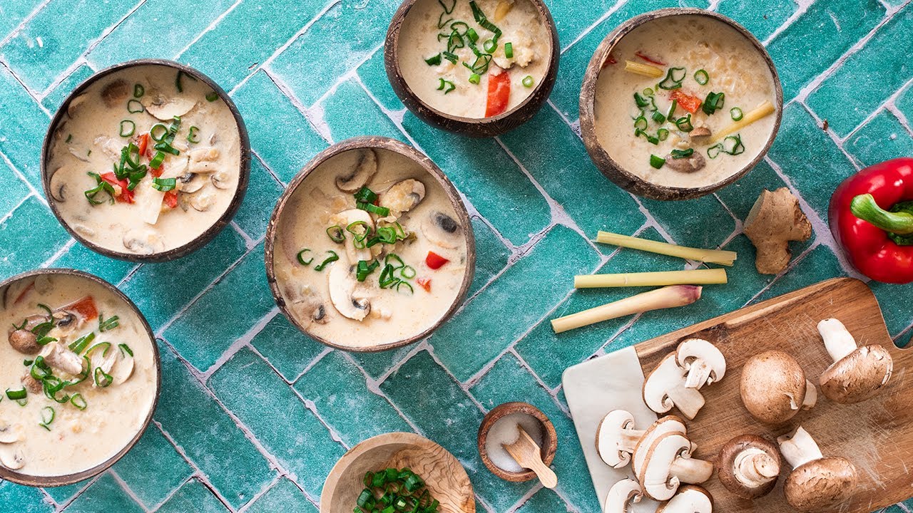 Soupe Thaïlandaise Kha Kai 🥥 | Poulet, lait de coco, citronnelle