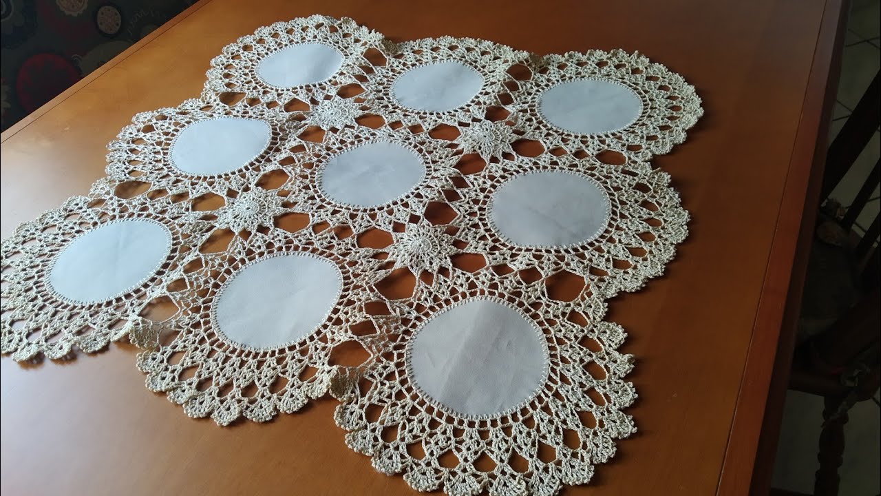 Toalha de mesa em crochê com retalhos de tecido - Naperon