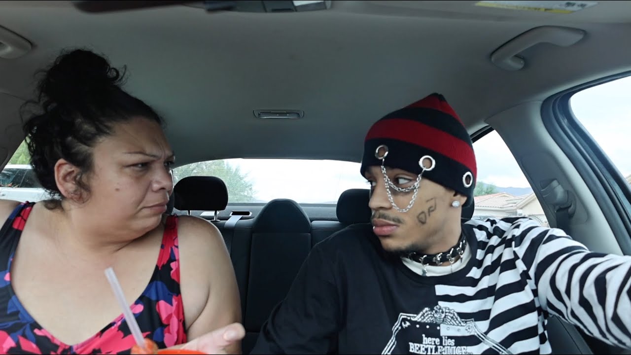 ACTING EMO INFRONT OF MY MOM!!! 💀 😂 (HILARIOUS!!)
