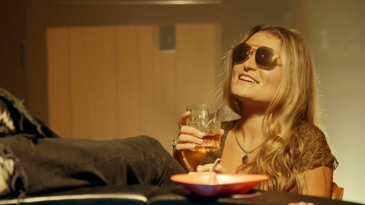 Sophie Gault | UNHINGED (Official Music Video)