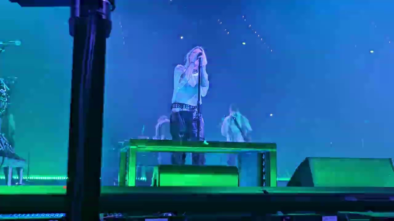 Linkin Park - emptyness machine (Hamburg 22.09.24 front row)