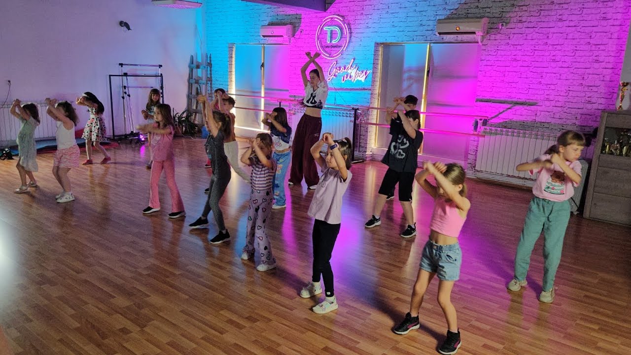 Dans modern pentru copii Iasi by Tazu Dance | The Black Eyed Peas- Let's Get It Started dance