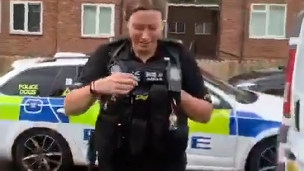 Police Stop & Question Sikh Why He is Carrying Knife Kirpan In Public
