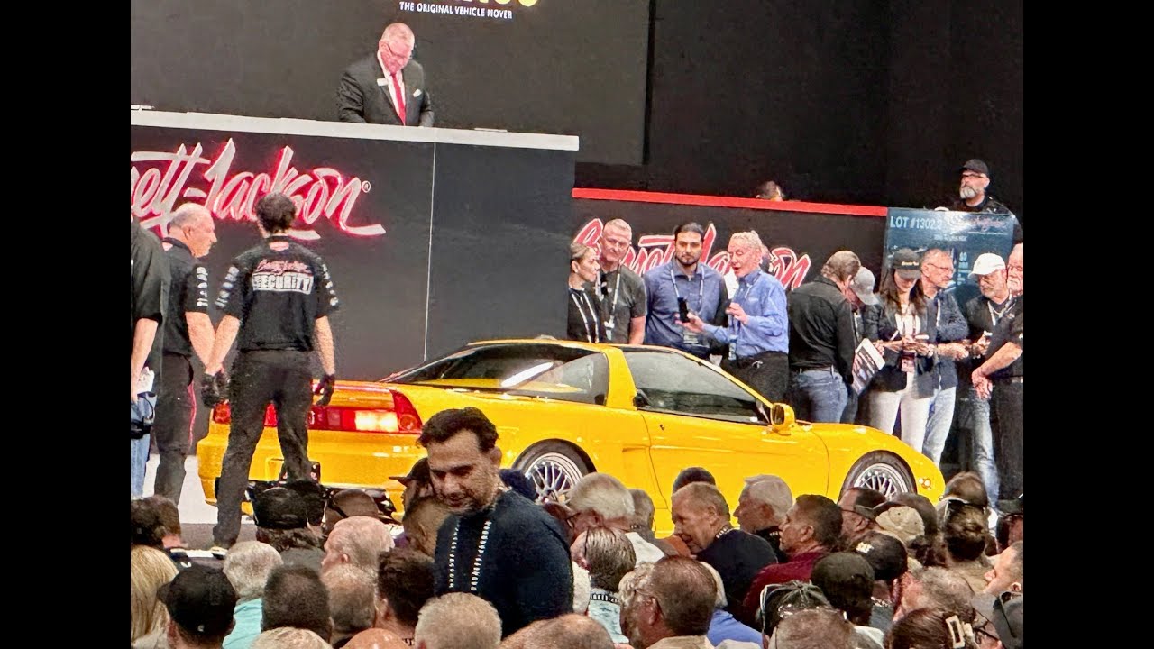 Аукцион Barrett-Jackson Scottsdale 2026: Acura NSX-T продана за 185 000 долларов.