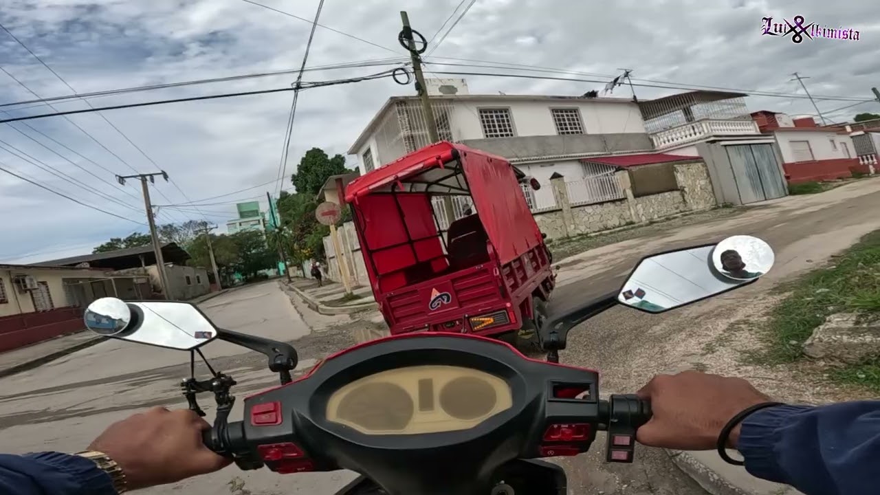 Calles de Holguín Cuba: viaje visual por escenarios auténticos. Avenida Capitan Urbino