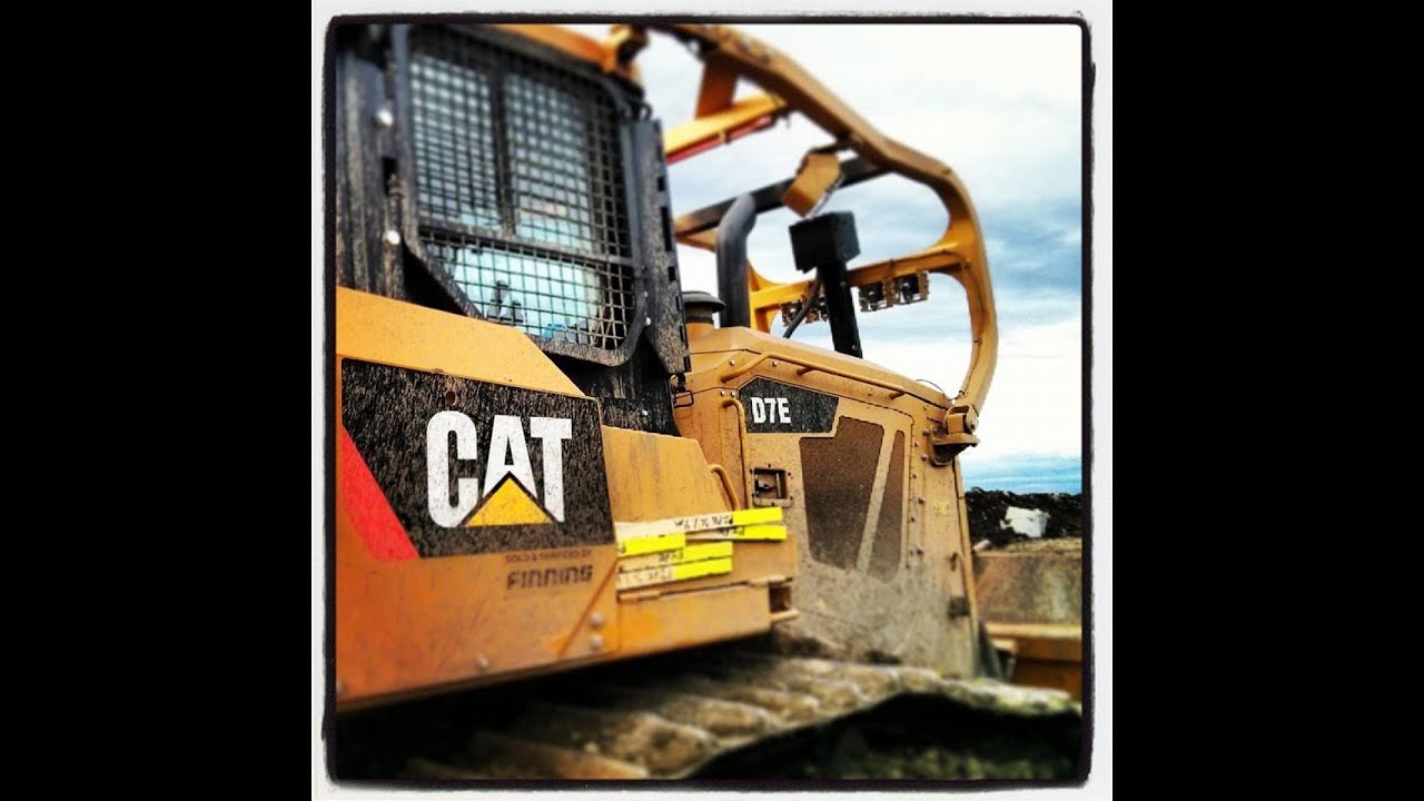 Caterpillar D7E - walk around and start up